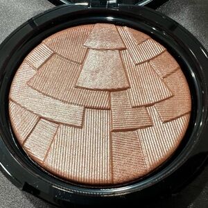 Anastasia Beverly Hills Iluminator in Peach Nectar
